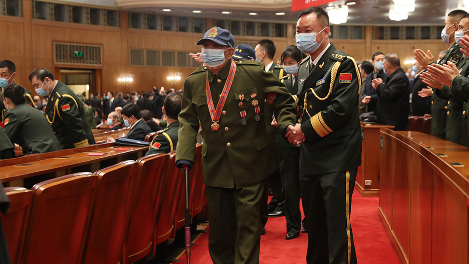 志愿軍老戰(zhàn)士、老同志入場(chǎng)