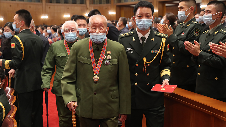 志愿軍老戰(zhàn)士、老同志入場(chǎng)