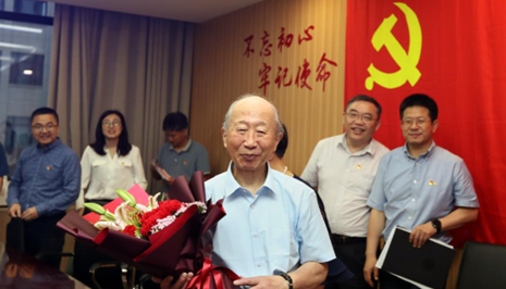 新黨員陳振新：“雖已耄耋，紅心向黨！”