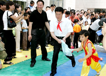 “為民、務(wù)實(shí)、清廉”——記中共中央政治局常委張高麗
