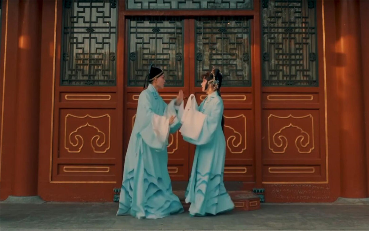 如花美眷，似水流年，說(shuō)的是戲中詞，道的是人間情