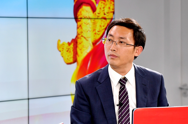 繼往是為了開來，那么開什么來？我們的未來是什么？我們現(xiàn)在站在什么歷史方位上？往哪里去走？