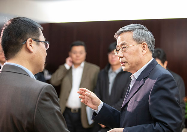 讓銀行業(yè)金融機(jī)構(gòu)愿意做、能夠做、也會(huì)做民營(yíng)企業(yè)業(yè)務(wù)