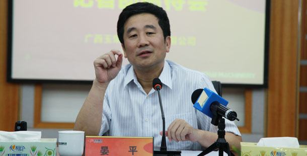 玉柴集團公司董事局主席晏平——大家可能不一定認識我，但是大家一定坐過裝配玉柴發(fā)動機的客車、公交車，因為玉柴發(fā)動機裝配在全國超過60%的客車、公交車上。玉柴發(fā)動機能夠陪伴大家上班、回家、逛街，我很自豪。我們將繼續(xù)制造更多更好的綠色產(chǎn)品，造福社會和百姓。