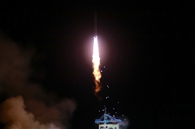4月6日，搭載實踐十號衛(wèi)星的長征二號丁運載火箭升空。