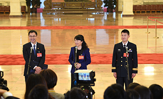 孟祥飛、李媛、曹先建代表接受采訪