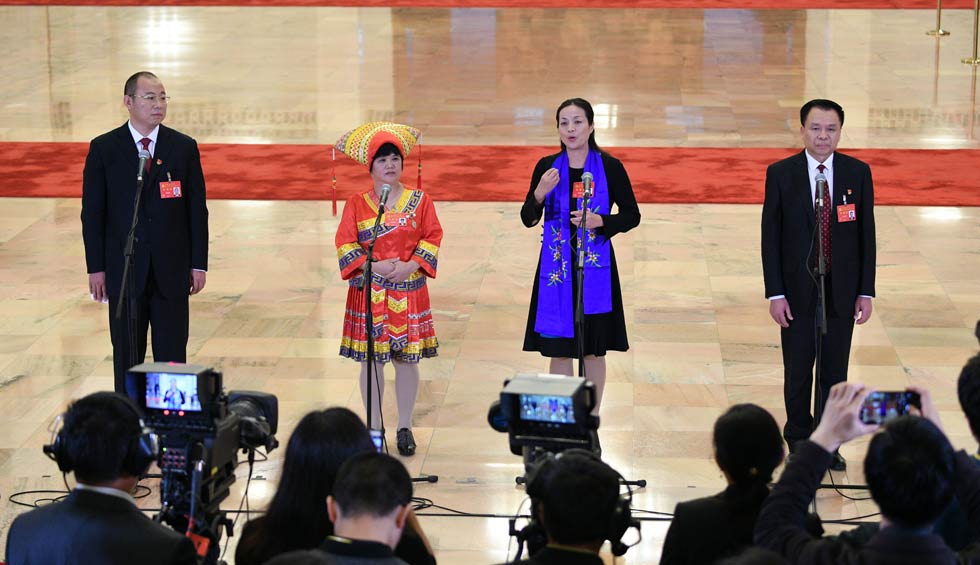 蔡松濤、杜麗群、楊小玲、賈立群接受采訪