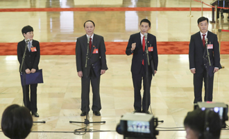 邱賽珍、張蜀新、潘克剛、李新民代表接受采訪(fǎng)