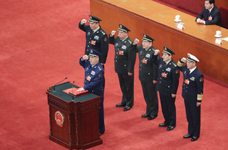 中央軍委副主席、委員進行憲法宣誓