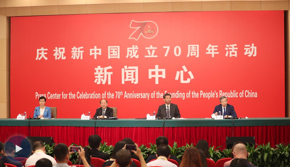 以新發(fā)展理念為引領(lǐng)，推進中國經(jīng)濟平穩(wěn)健康可持續(xù)發(fā)展