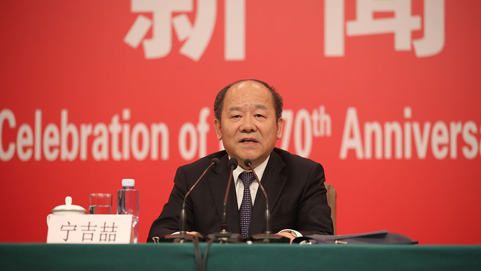 國家發(fā)展和改革委員會副主任、國家統(tǒng)計局局長寧吉喆介紹相關(guān)情況