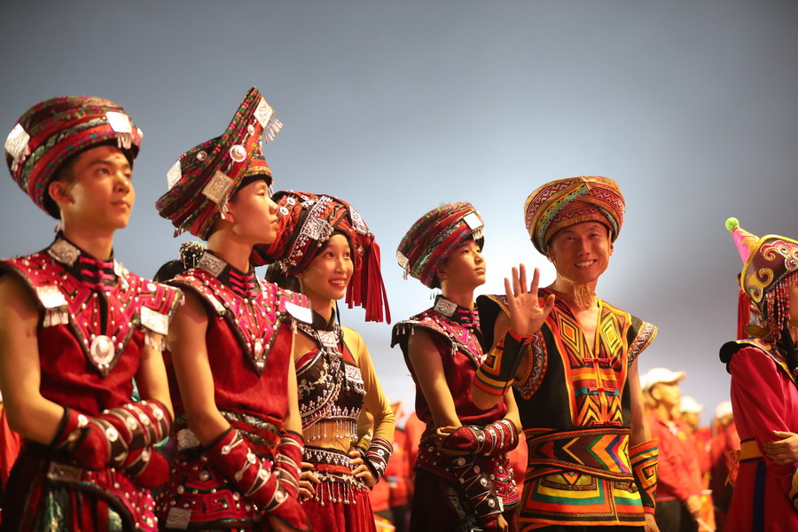 好兒好女好家園，齊心奔小康，共圓中國夢