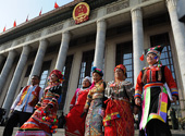 信心滿(mǎn)懷步出大會(huì)堂