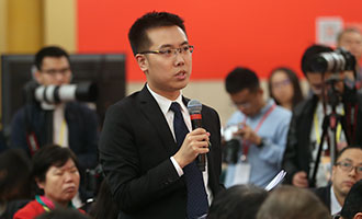 中央電視臺(tái)、中國國際電視臺(tái)記者提問