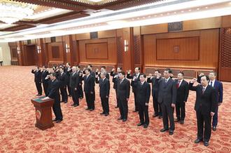 國務院部長、委員會主任、中國人民銀行行長、審計長進行憲法宣誓
