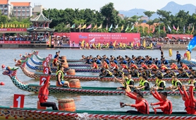 2018海峽兩岸龍舟賽開(kāi)幕，53支隊(duì)伍競(jìng)渡   組圖