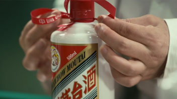 “抱團(tuán)松動(dòng)”！機(jī)構(gòu)慌了？有人急忙賣茅臺(tái)，有人連夜看周期