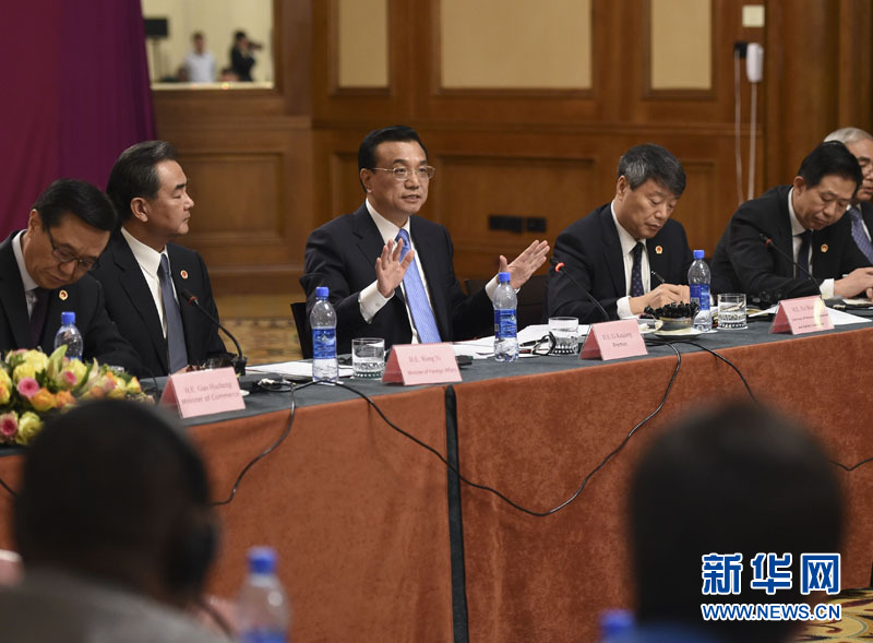  5月6日，中國(guó)國(guó)務(wù)院總理李克強(qiáng)在埃塞俄比亞首都亞的斯亞貝巴出席中非經(jīng)貿(mào)人文座談會(huì)。 新華社記者 李學(xué)仁 攝 