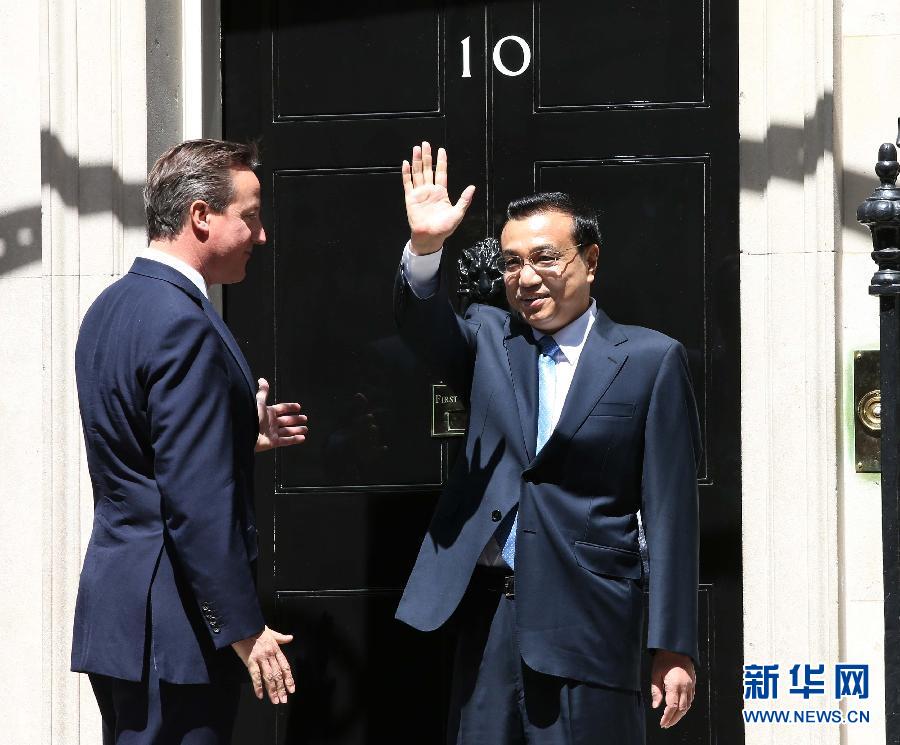 6月17日，中國國務(wù)院總理李克強在倫敦唐寧街10號首相府同英國首相卡梅倫舉行中英總理年度會晤。新華社記者 龐興雷 攝