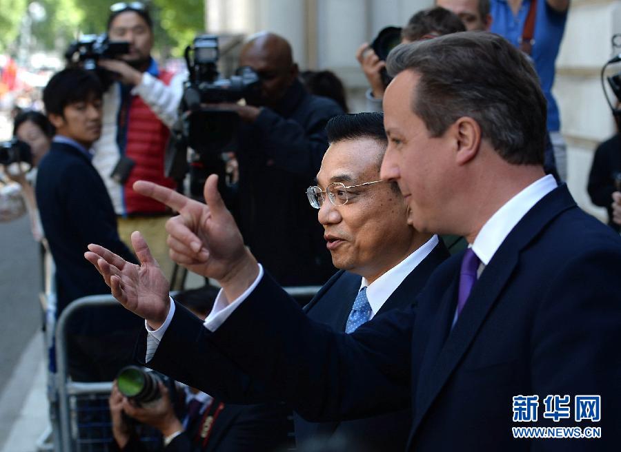 6月17日，中國國務(wù)院總理李克強在倫敦唐寧街10號首相府同英國首相卡梅倫舉行中英總理年度會晤。新華社記者 李濤 攝