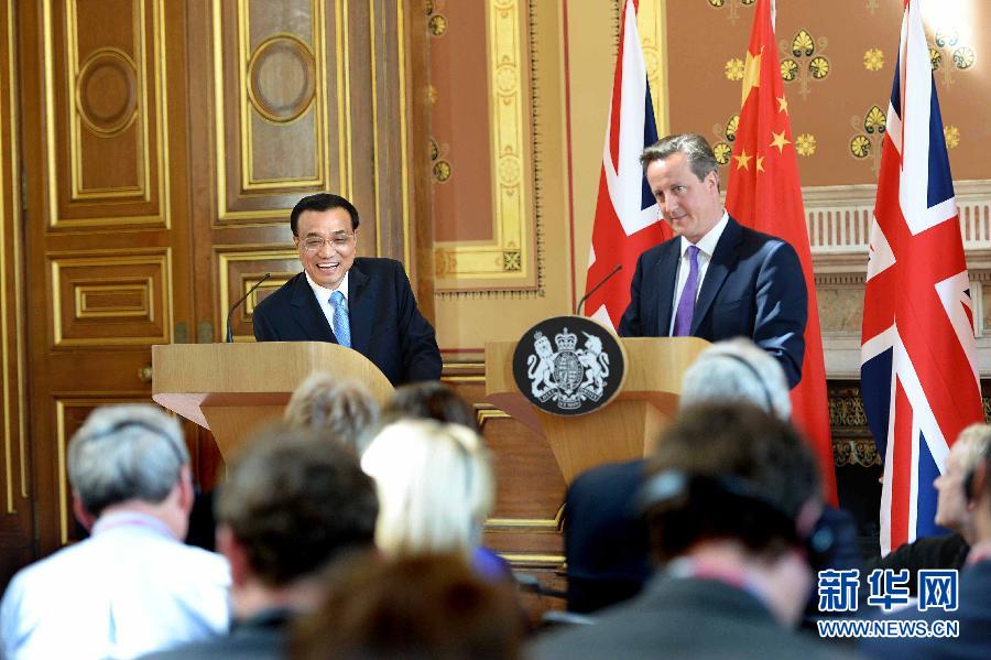 6月17日，中國國務(wù)院總理李克強同英國首相卡梅倫在倫敦舉行中英總理年度會晤后共同會見記者。新華社記者 李濤 攝