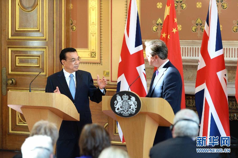 6月17日，中國國務(wù)院總理李克強同英國首相卡梅倫在倫敦舉行中英總理年度會晤后共同會見記者。新華社記者 李濤 攝