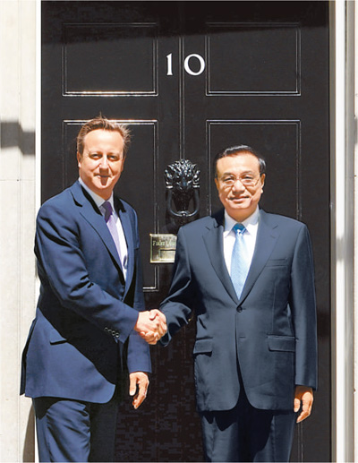 6月17日，國務(wù)院總理李克強(qiáng)在倫敦唐寧街10號首相府同英國首相卡梅倫舉行中英總理年度會晤。新華社記者 李 濤攝 