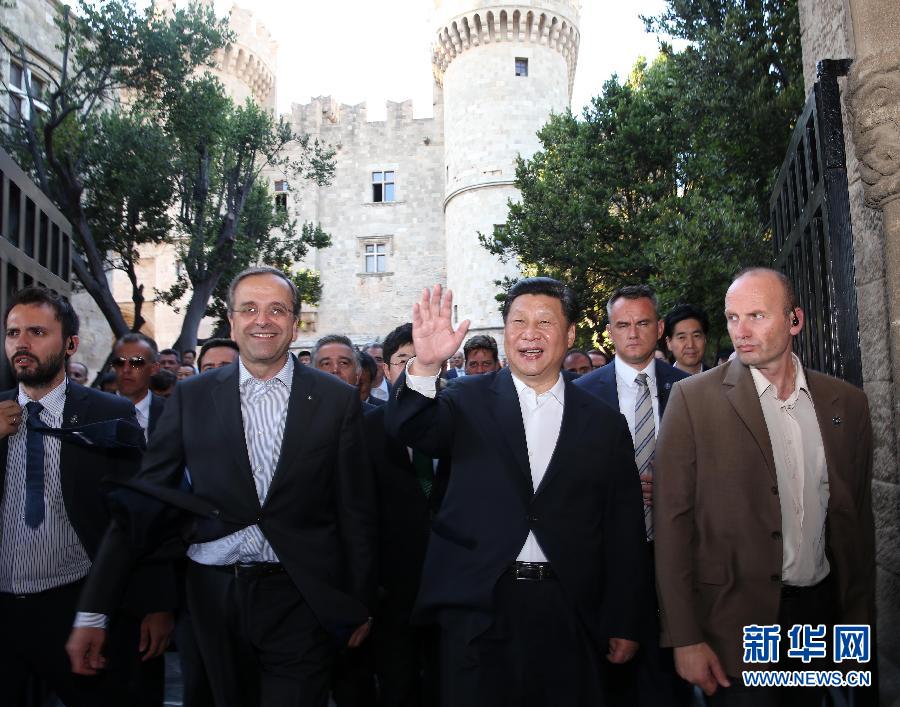 7月13日，國(guó)家主席習(xí)近平在希臘羅德島會(huì)見希臘總理薩馬拉斯。 新華社記者蘭紅光攝 