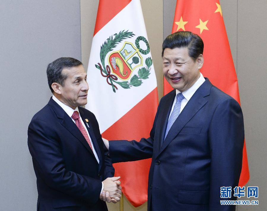 7月16日，國家主席習近平在巴西首都巴西利亞會見秘魯總統(tǒng)烏馬拉。新華社記者 劉建生 攝 