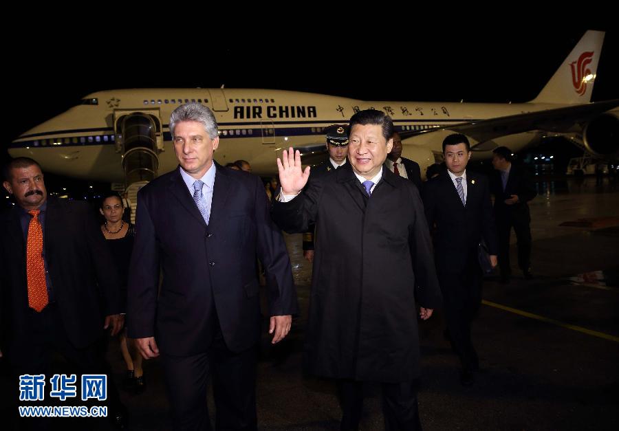 當?shù)貢r間7月21日晚9時許，國家主席習近平乘坐的專機抵達哈瓦那何塞·馬蒂國際機場，開始對古巴進行國事訪問。新華社記者蘭紅光攝