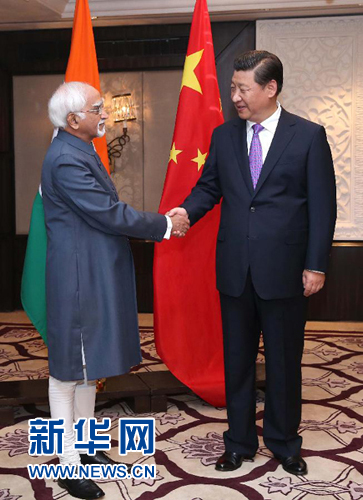 9月18日，國(guó)家主席習(xí)近平在新德里會(huì)見印度副總統(tǒng)兼聯(lián)邦院議長(zhǎng)安薩里。 新華社記者 龐興雷 攝