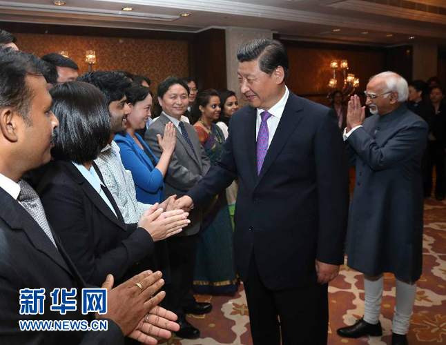 9月18日，國家主席習(xí)近平在印度世界事務(wù)委員會發(fā)表題為《攜手追尋民族復(fù)興之夢》的重要演講。演講結(jié)束后，習(xí)近平接見中印兩國青年代表。新華社記者 龐興雷 攝
