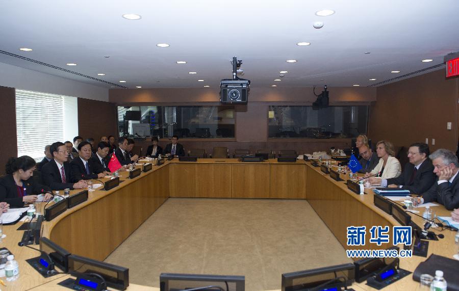  9月23日，正在紐約出席聯(lián)合國氣候峰會(huì)的國家主席習(xí)近平特使、國務(wù)院副總理張高麗在紐約聯(lián)合國總部會(huì)見歐盟委員會(huì)主席巴羅佐。新華社記者 王曄 攝 