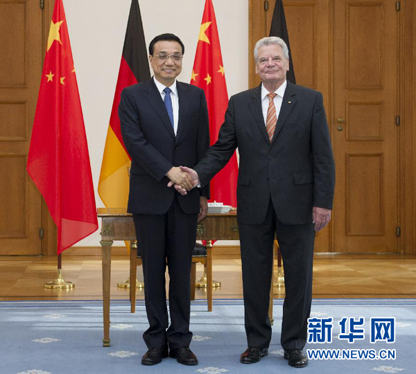10月10日，國務(wù)院總理李克強在柏林會見德國總統(tǒng)高克。 新華社記者 王曄 攝 