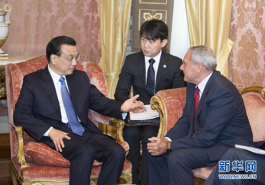 10月15日，中國國務(wù)院總理李克強在羅馬會見意大利參議長格拉索。 新華社記者謝環(huán)馳攝 