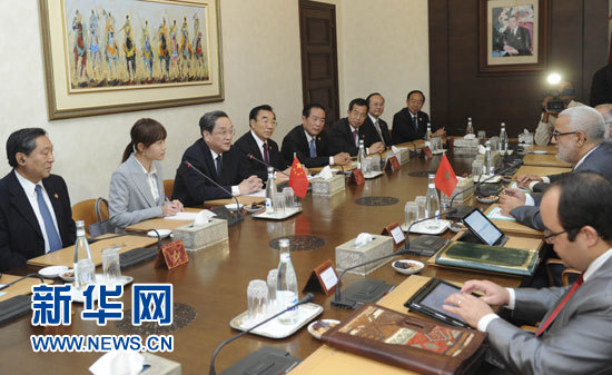 11月3日，全國政協(xié)主席俞正聲在拉巴特會見摩洛哥政府首腦本·基蘭。 新華社記者 張鐸 攝