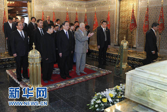 11月4日，中國全國政協(xié)主席俞正聲在拉巴特拜謁穆罕默德五世墓。新華社記者 張鐸 攝