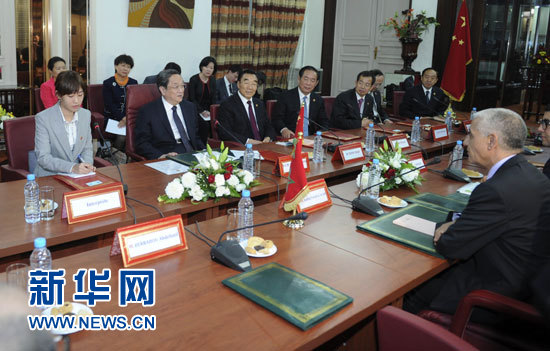 11月3日，中國全國政協(xié)主席俞正聲在拉巴特會見摩洛哥眾議長阿拉米。 新華社記者 張鐸 攝