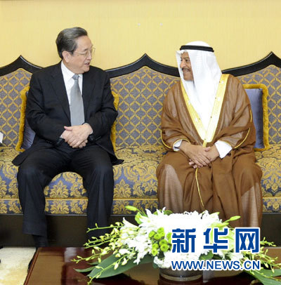 11月6日，正在巴林進行正式友好訪問的全國政協(xié)主席俞正聲在麥納麥與巴林協(xié)商會議主席阿里舉行會談。 新華社記者 張鐸 攝