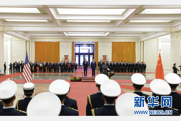 11月12日，國家主席習(xí)近平在北京人民大會(huì)堂舉行歡迎儀式，歡迎美國總統(tǒng)奧巴馬對中國進(jìn)行國事訪問。 新華社記者 馬占成 攝
