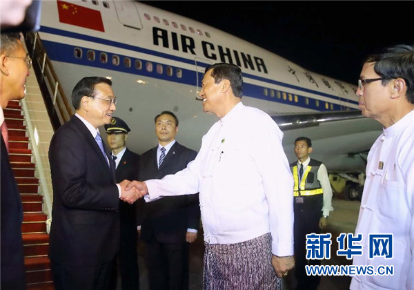 這是緬甸政府高級(jí)官員到機(jī)場(chǎng)迎接李克強(qiáng)總理。新華社記者 鞠鵬 攝 