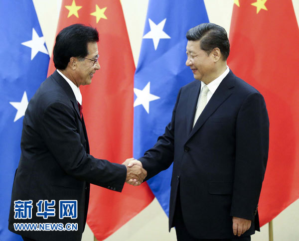 11月22日，中國國家主席習(xí)近平在斐濟楠迪會見密克羅尼西亞聯(lián)邦總統(tǒng)莫里。 新華社記者姚大偉攝 