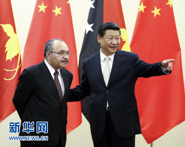 11月22日，中國國家主席習(xí)近平在斐濟楠迪會見巴布亞新幾內(nèi)亞總理奧尼爾。 新華社記者姚大偉攝 