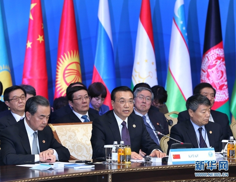 這是李克強(qiáng)總理在會上發(fā)表講話。新華社記者 龐興雷 攝
