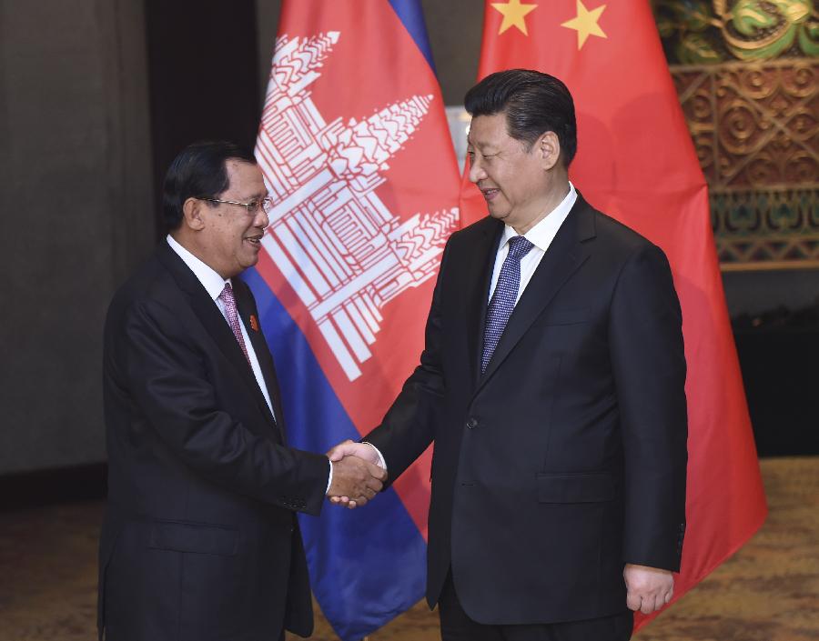 4月23日，國(guó)家主席習(xí)近平在雅加達(dá)會(huì)見(jiàn)柬埔寨首相洪森。新華社記者張鐸攝 