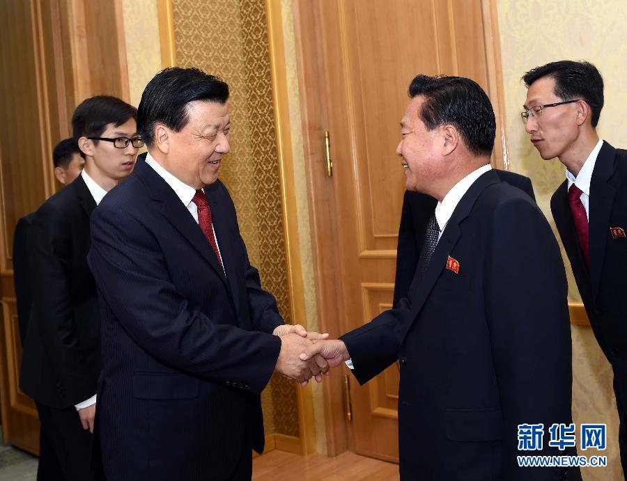 10月9日，在朝鮮進行正式友好訪問的中共中央政治局常委、中央書記處書記劉云山與朝鮮勞動黨中央政治局委員、中央書記崔龍海舉行會談。新華社記者 饒愛民 攝