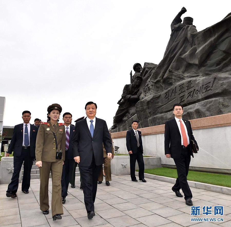 10月10日，正在朝鮮訪問的中共中央政治局常委、中央書記處書記劉云山在平壤參觀朝鮮祖國解放戰(zhàn)爭勝利紀(jì)念館。 新華社記者 李濤 攝