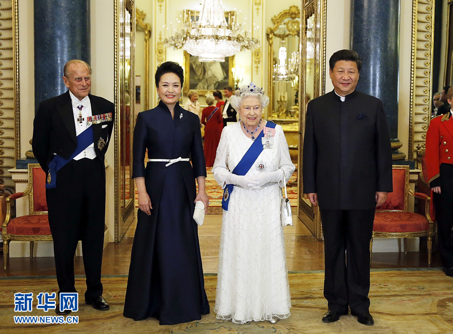 10月20日，國家主席習近平在倫敦白金漢宮出席英國女王伊麗莎白二世舉行的歡迎晚宴。 新華社記者 鞠鵬 攝