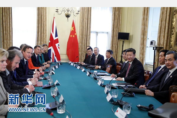 10月21日，國家主席習(xí)近平在倫敦唐寧街首相府同英國首相卡梅倫舉行會談。 新華社記者 鞠鵬 攝 