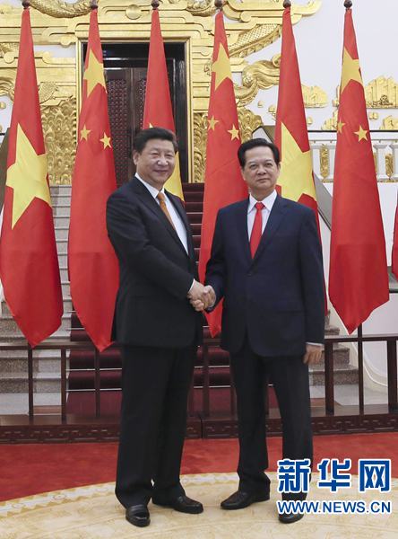 11月5日，中共中央總書記、國家主席習(xí)近平在河內(nèi)會見越南總理阮晉勇。新華社記者 蘭紅光 攝 